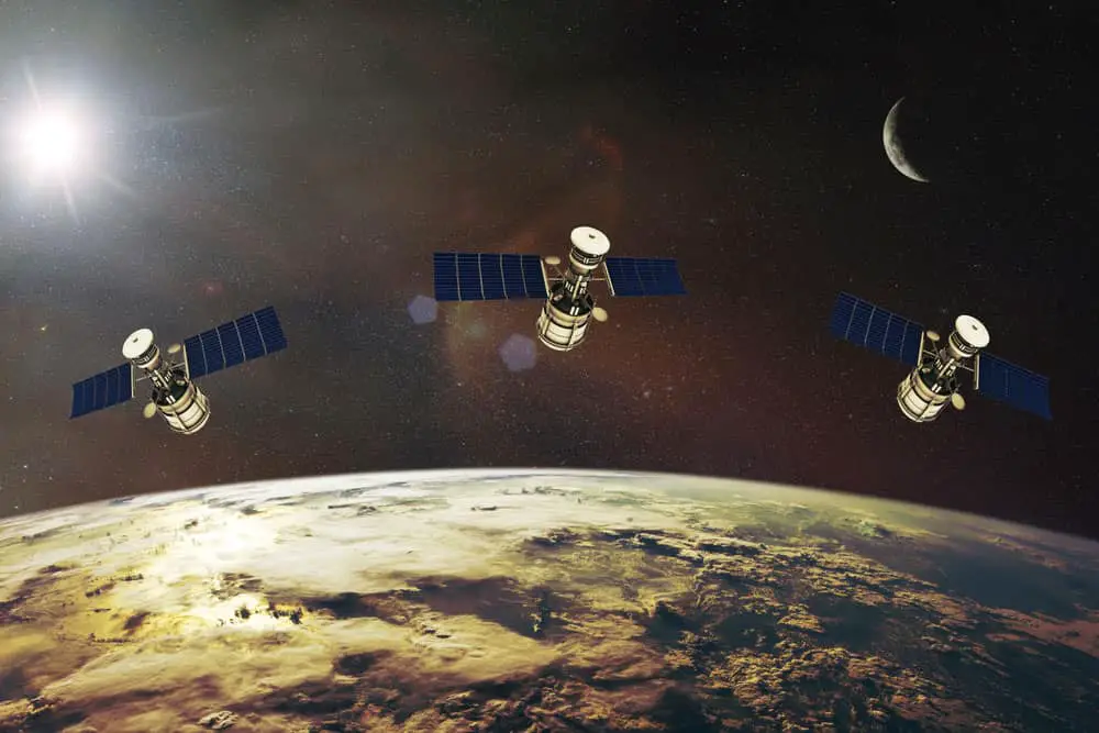 Low earth orbit satellites